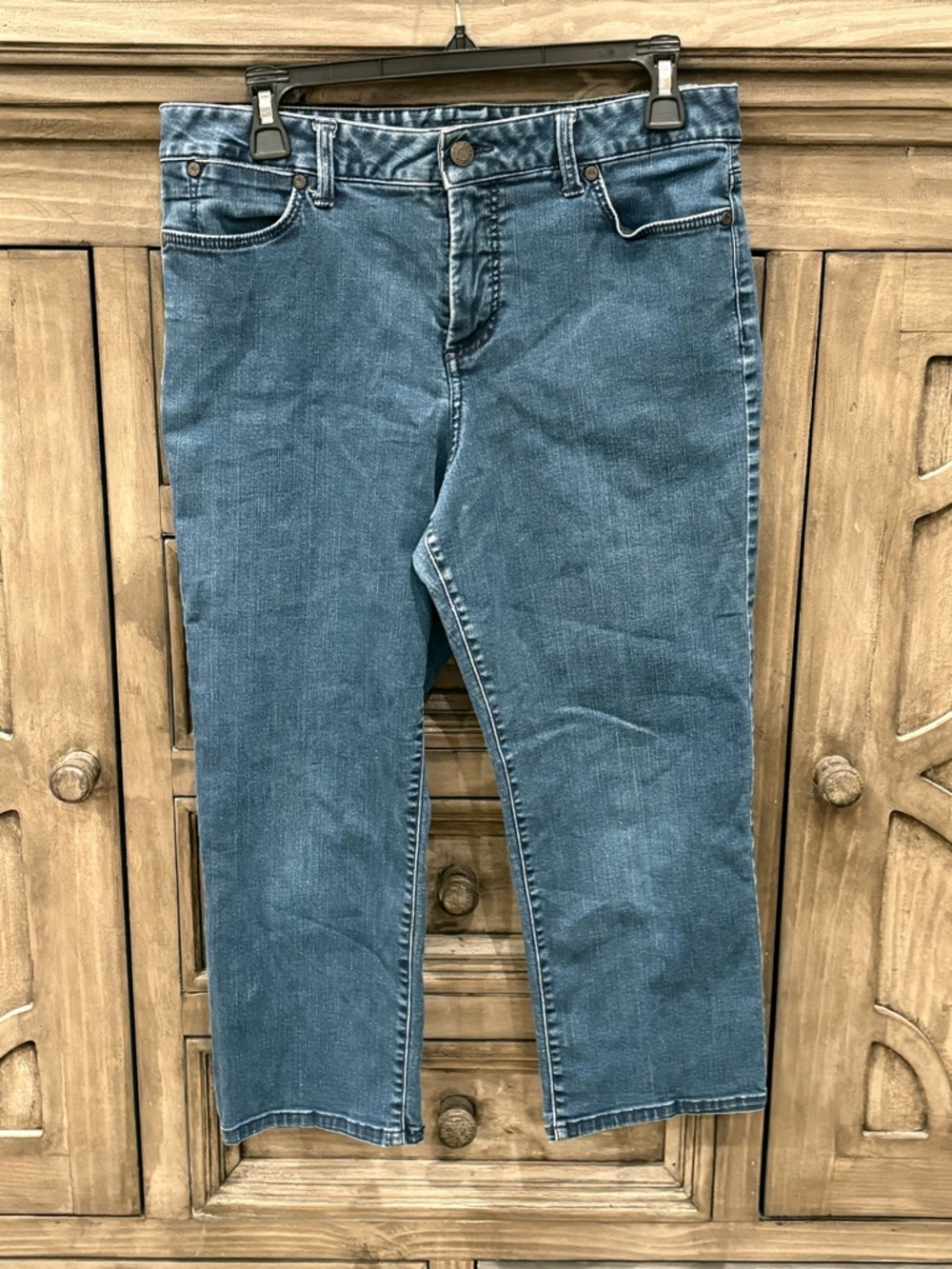 EUC Women’s Petite TALBOTS Heritage Medium Wash Jean Capri/Cropped Pants (12P)